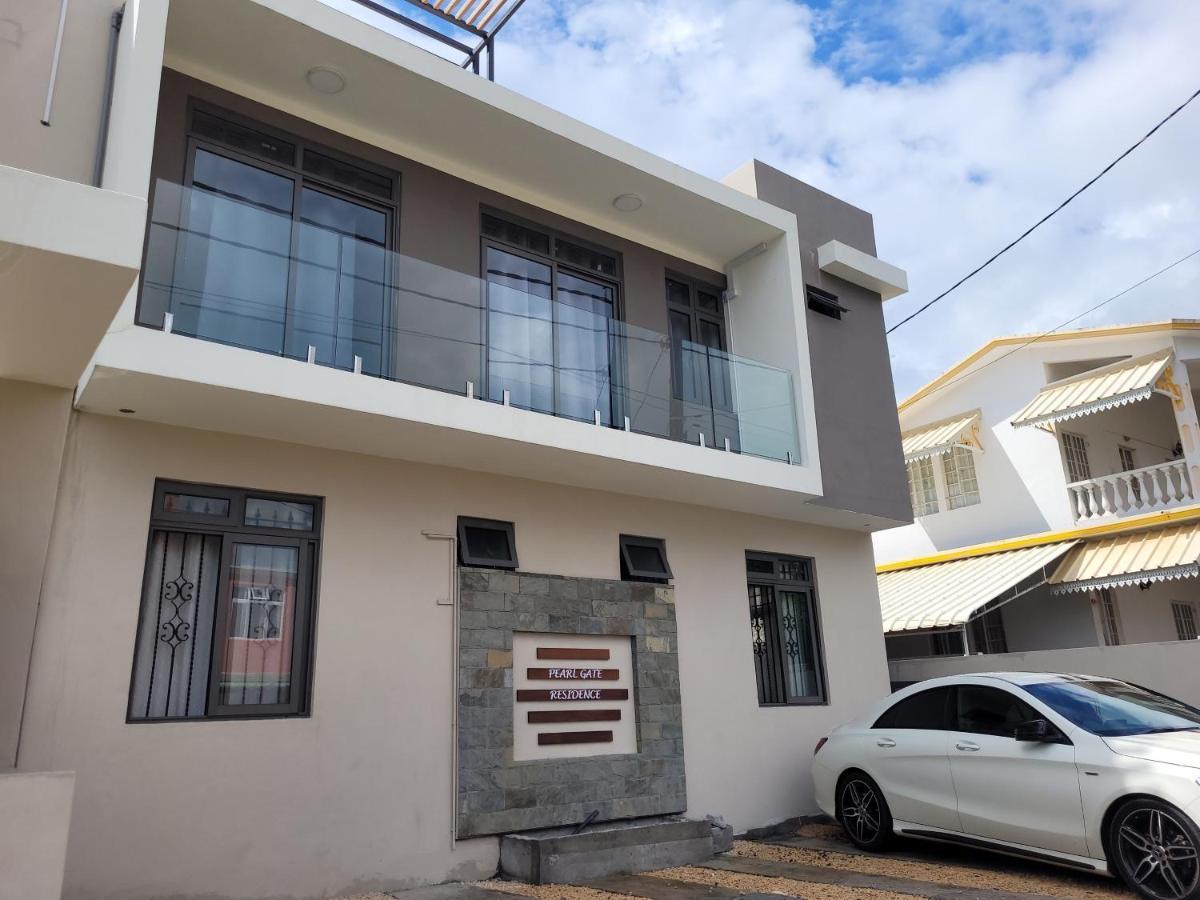 Pearl Gate Residence, Aprt No2 Flic en Flac Exterior photo